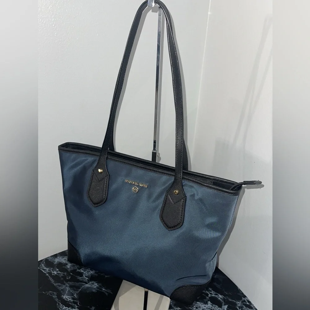 MICHAEL KORS Eva Top Zip Tote Nylon Bag Navy Gold Hardware AUTHENTIC - Picture 1 of 15